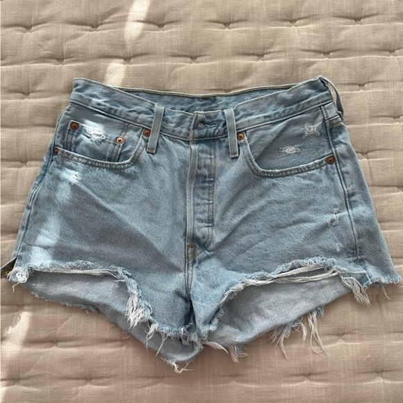 Levi’s 501 Jean shorts. Women’s size 28. Great condition. - Picture 1 of 3